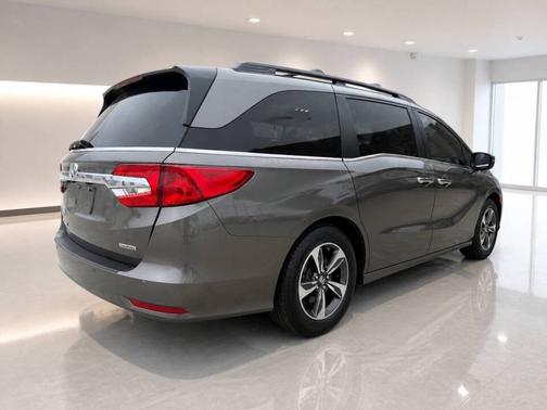 Modern Steel Metallic 2019 Honda Odyssey Touring Auto