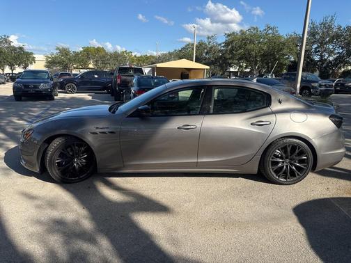 2022 Maserati Ghibli Modena Q4