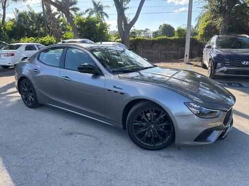2022 Maserati Ghibli Modena Q4