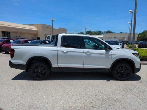 Platinum White Pearl 2024 Honda Ridgeline Black