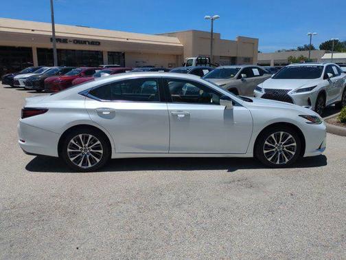 Eminent White Pearl 2019 Lexus ES 350 Base
