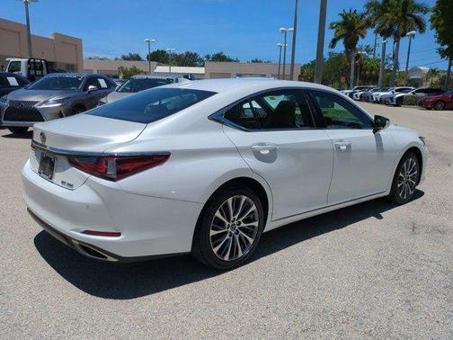 Eminent White Pearl 2019 Lexus ES 350 Base
