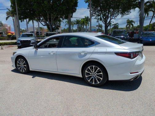 Eminent White Pearl 2019 Lexus ES 350 Base
