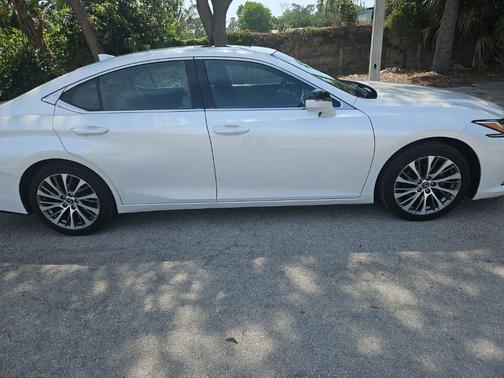 Eminent White Pearl 2019 Lexus ES 350 Base