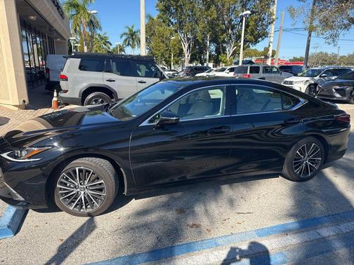 Obsidian 2023 Lexus ES 350 Base