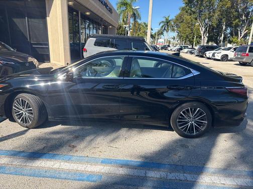 Obsidian 2023 Lexus ES 350 Base