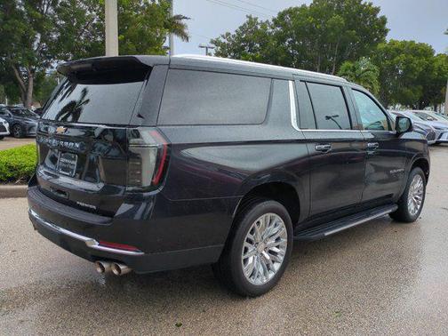 Dark Ash Metallic 2025 Chevrolet Suburban Premier