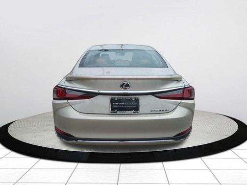 2025 Lexus ES 300h Base