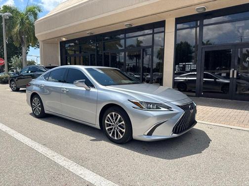 Iridium 2022 Lexus ES 300h Base