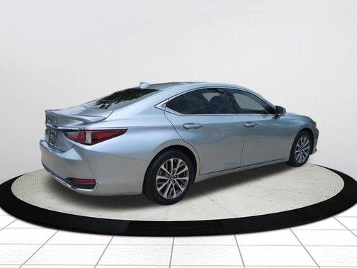 Iridium 2022 Lexus ES 300h Base