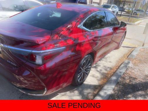 2025 Lexus ES 300h Base