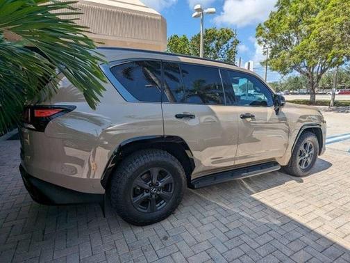 2025 Lexus LX 700h Overtrail