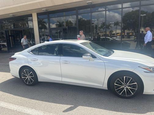 2023 Lexus ES 350 Base