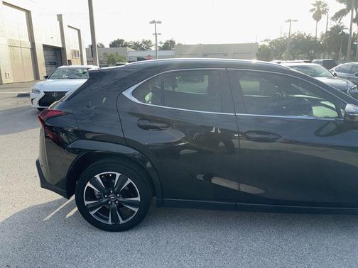 Caviar 2025 Lexus UX 300h Premium