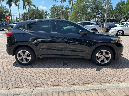 Crystal Black Pearl 2018 Honda HR-V LX