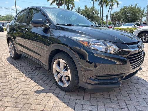 Crystal Black Pearl 2018 Honda HR-V LX