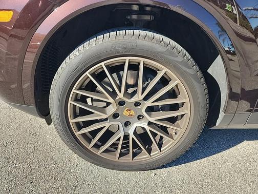 2023 Porsche Cayenne Platinum Edition