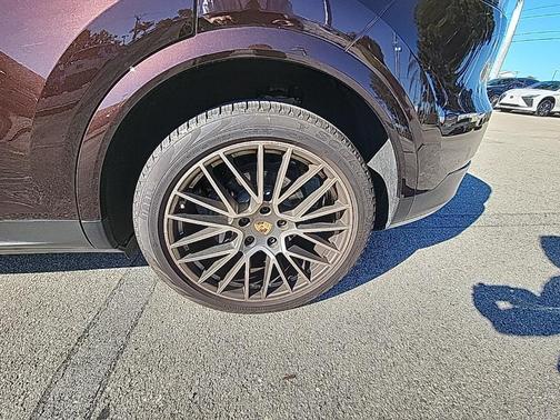 2023 Porsche Cayenne Platinum Edition