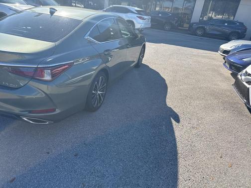 2023 Lexus ES 350 Base