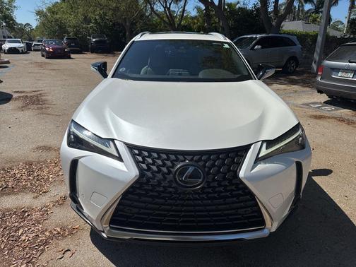 Eminent White Pearl 2023 Lexus UX 250h Base
