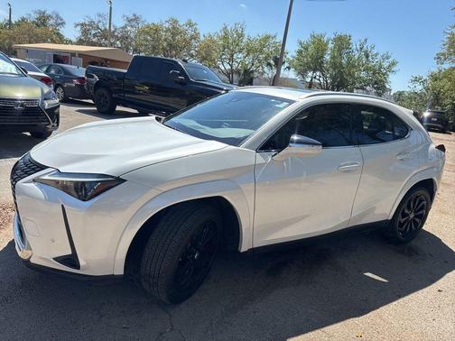 Eminent White Pearl 2023 Lexus UX 250h Base