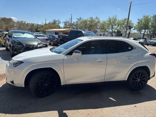 Eminent White Pearl 2023 Lexus UX 250h Base