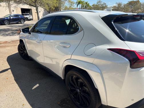 Eminent White Pearl 2023 Lexus UX 250h Base