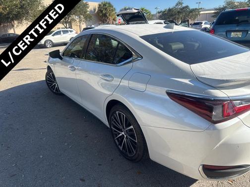 2023 Lexus ES 300h Base