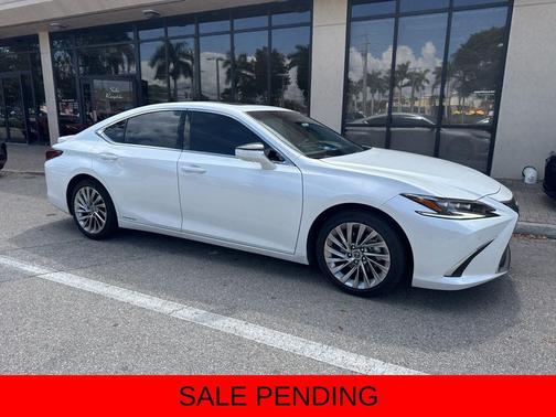 2022 Lexus ES 300h Ultra Luxury