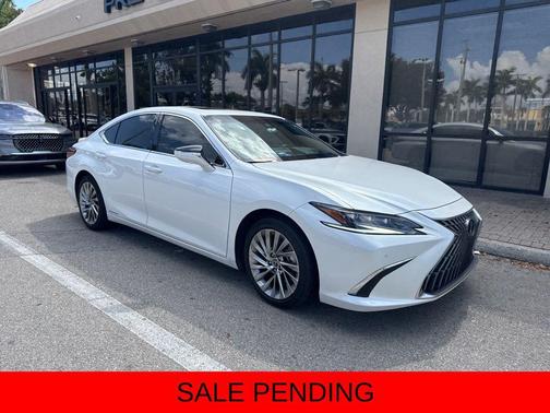 2022 Lexus ES 300h Ultra Luxury