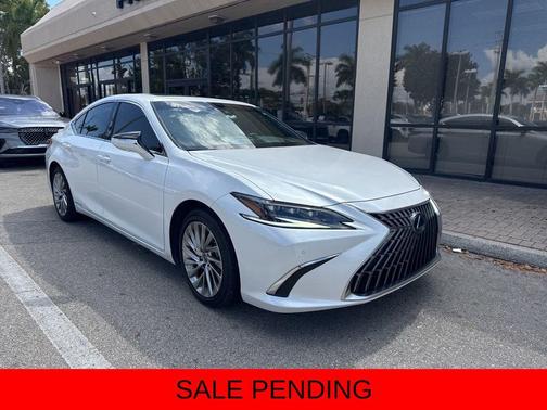 2022 Lexus ES 300h Ultra Luxury