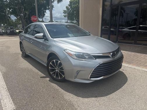 Celestial Silver Metallic 2018 Toyota Avalon XLE Premium