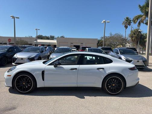 2022 Porsche Panamera Base