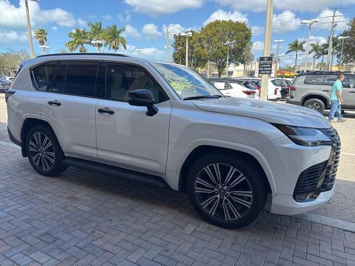 2022 Lexus LX 600 Luxury