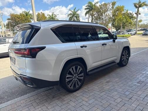 2022 Lexus LX 600 Luxury