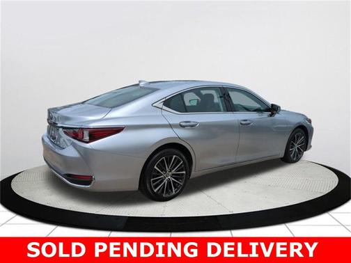 2022 Lexus ES 250 Base