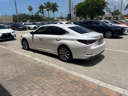 Eminent White Pearl 2021 Lexus ES 350 Base