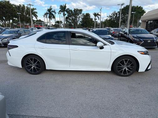 2023 Toyota Camry SE
