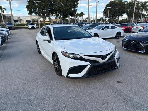 2023 Toyota Camry SE
