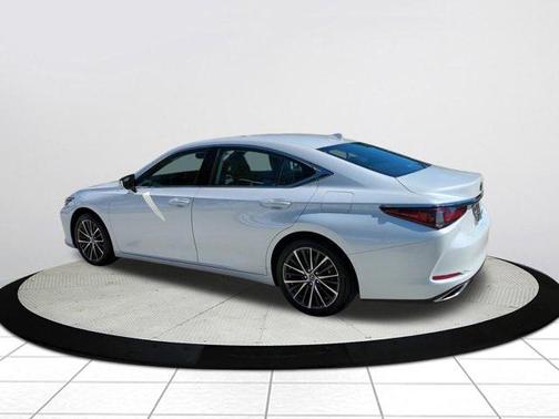 2022 Lexus ES 350 Base