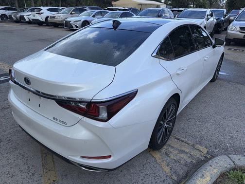 Eminent White Pearl 2025 Lexus ES 350 Base