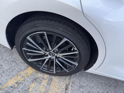 Eminent White Pearl 2025 Lexus ES 350 Base