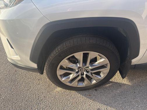 Wind Chill Pearl 2024 Toyota RAV4 XLE Premium