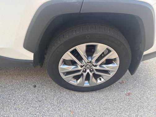Wind Chill Pearl 2024 Toyota RAV4 XLE Premium