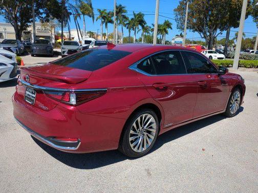 Matador Red Mica 2019 Lexus ES 300h Ultra Luxury