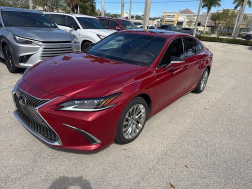 2019 Lexus ES 300h Ultra Luxury
