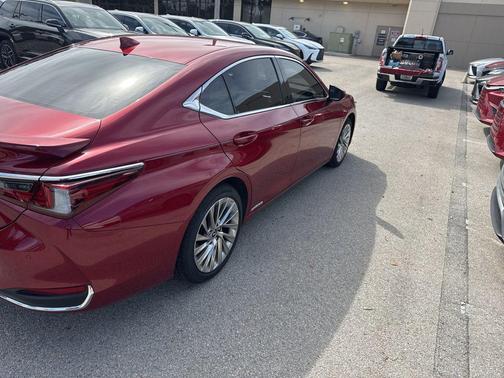 2019 Lexus ES 300h Ultra Luxury