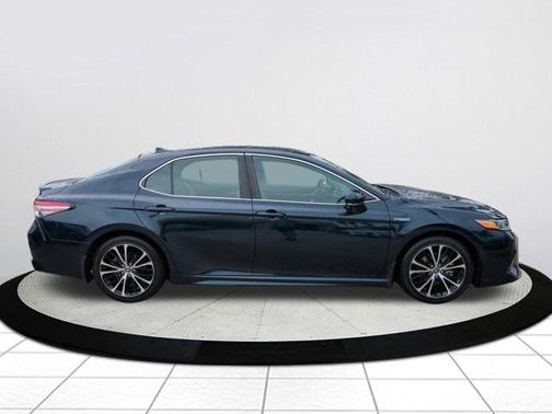 2019 Toyota Camry Hybrid SE