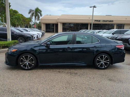 2019 Toyota Camry Hybrid SE