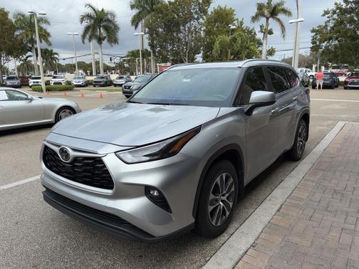 2024 Toyota Highlander XLE